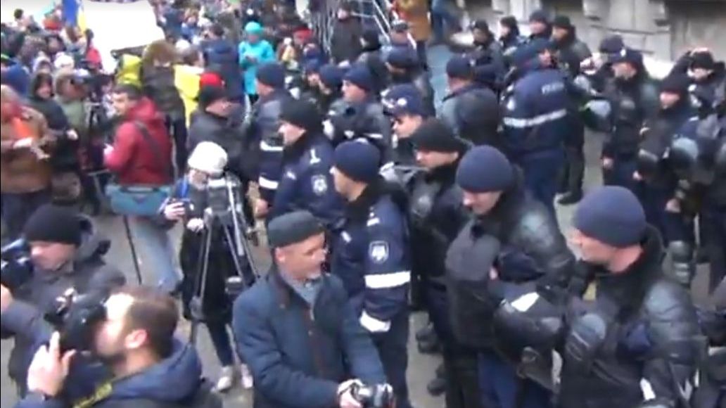 Protest de amploare la Chișinău: "Alegerile au fost fraudate". Mitingul s-a încheiat paşnic UPDATE