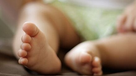 Un bebeluș de 11 luni a murit după ce bunicii au făcut o greșeală de neimaginat