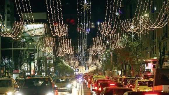 Când se aprind LUMINIŢELE de CRĂCIUN în Bucureşti