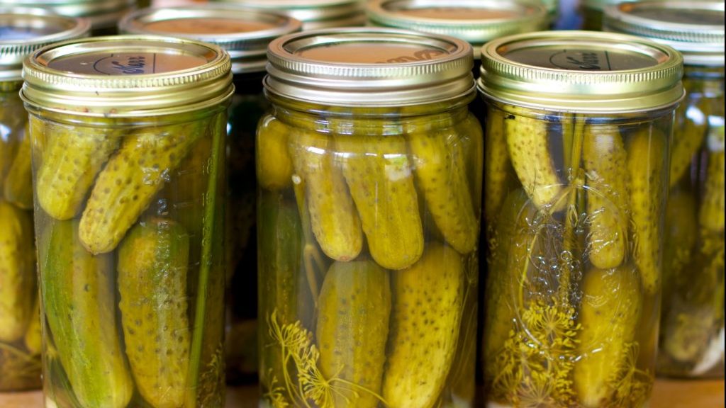 Mănânci castraveți murați? Ce se întâmplă cu sănătatea ta mentală