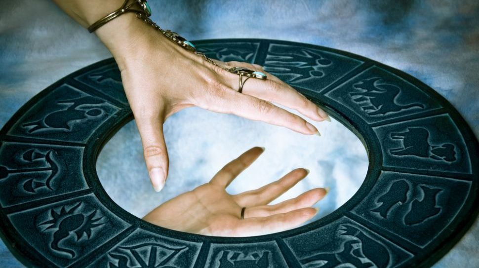 Zodiacul defectelor. Cinci zodii care îţi vor transforma viaţa într-un coşmar fără să clipească