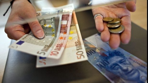 Legea conversiei francilor în lei, amânată de Curtea Constituțională