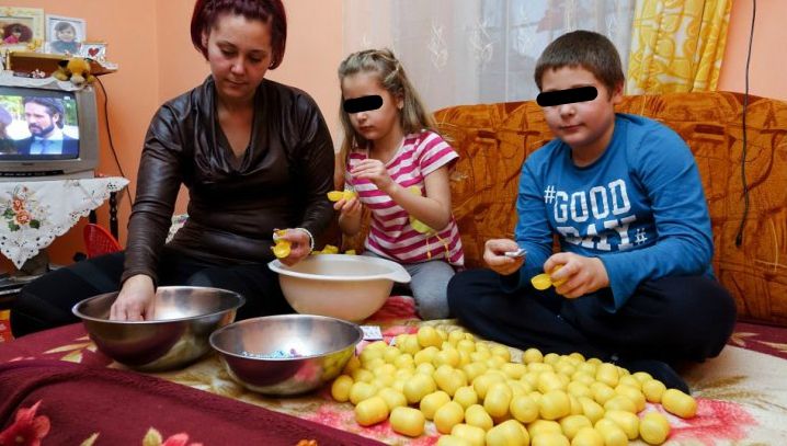The Sun: Copii români muncesc pe bani puțini la asamblarea jucăriilor Kinder. DIICOT s-a autosesizat