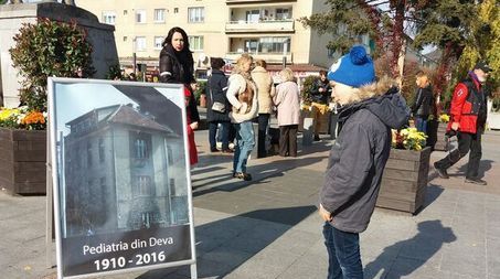 Protest inedit în Deva! Mamele şi-au luat copiii şi au ieşit în stradă. Care este motivul?