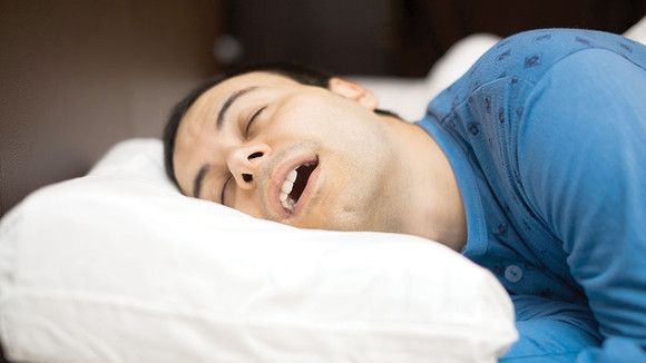 De ce ajung oamenii să doarmă din ce în ce mai puţin