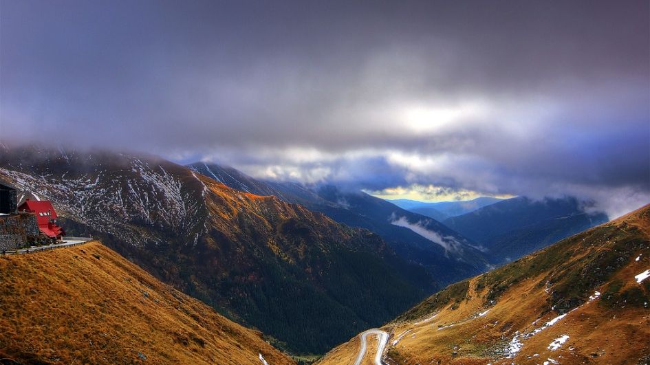 Alertă în Munţii Făgăraş! Doi turişti au dispărut fără urmă şi sunt căutaţi salvamontişti 