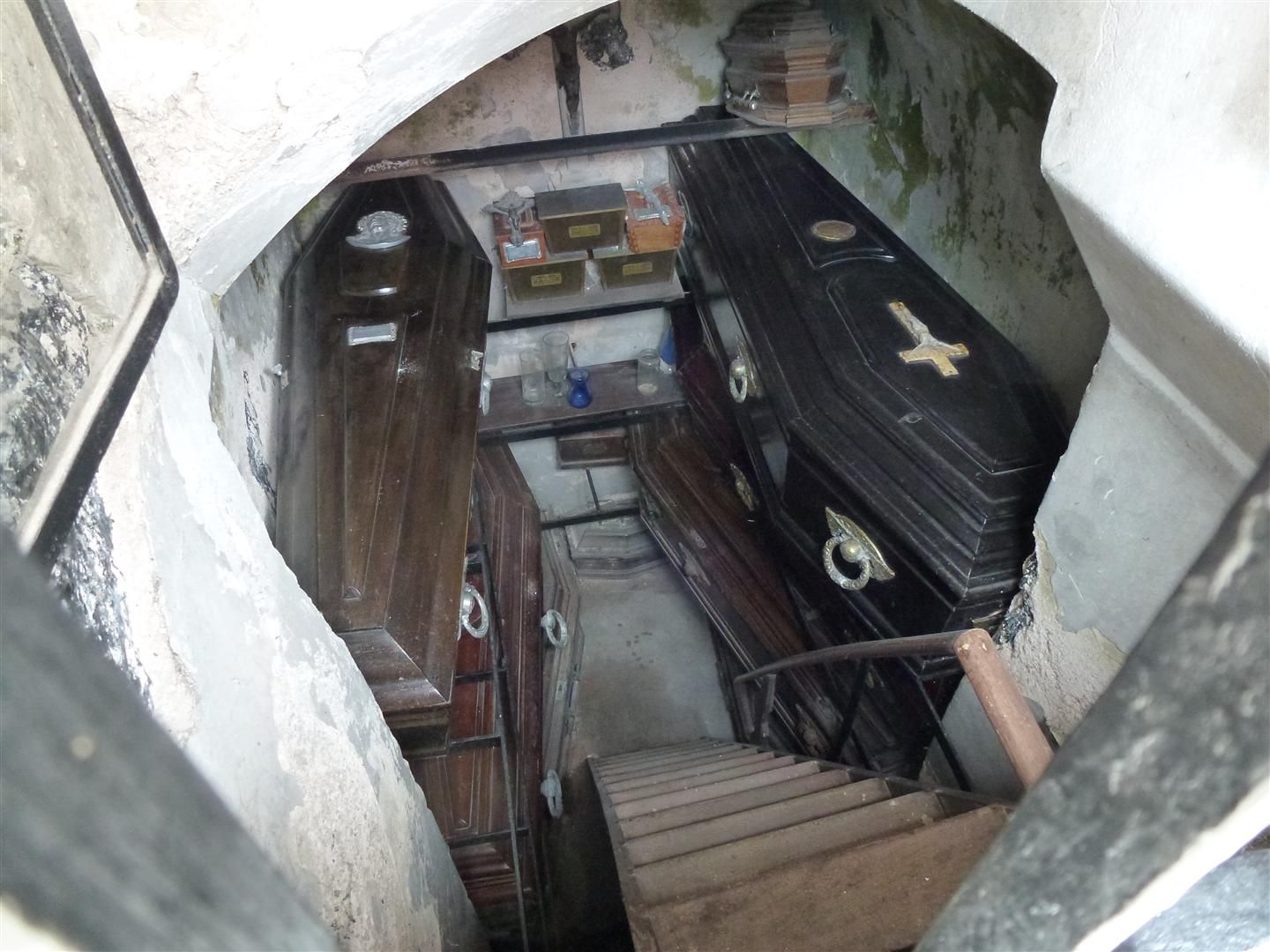 Și-au îngropat fiica și au plecat. Apoi au auzit vestea. „Din cavou se aud tipete”. Ce a urmat