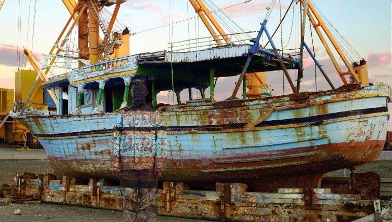 Acelaşi om se acunde în toate aceste imagini. Îl poţi detecta? Priveşte atent fiecare lucrare 