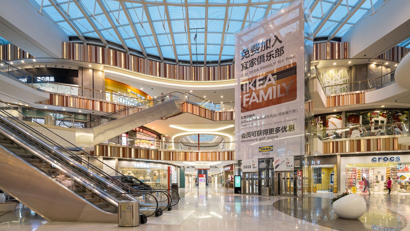 Ce program au mall-urile, supermarketurile şi băncile, de Sfântul Andrei şi 1 Decembrie