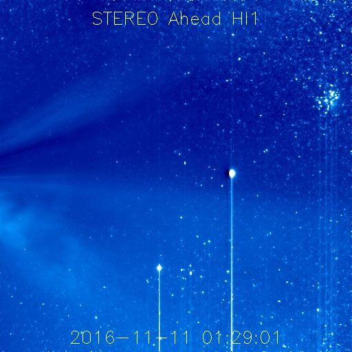 Ce se vede într-o poză NASA, lângă Soare. Obiectul, bizar. Oamenii de știință nu spun nimic