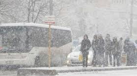 Cea mai rece noapte de până acum. Prima zăpadă a dat peste cap traficul în București
