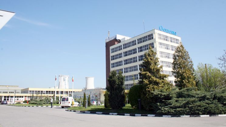 Oltchim trece pe profit, dar datoriile URIAȘE rămân. Doi investitori vor să preia combinatul