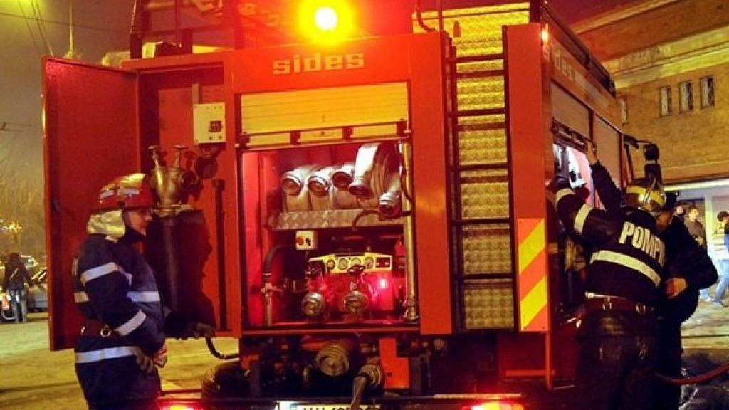 Incendiu într-un bloc din Slatina: o femeie a făcut atac de panică