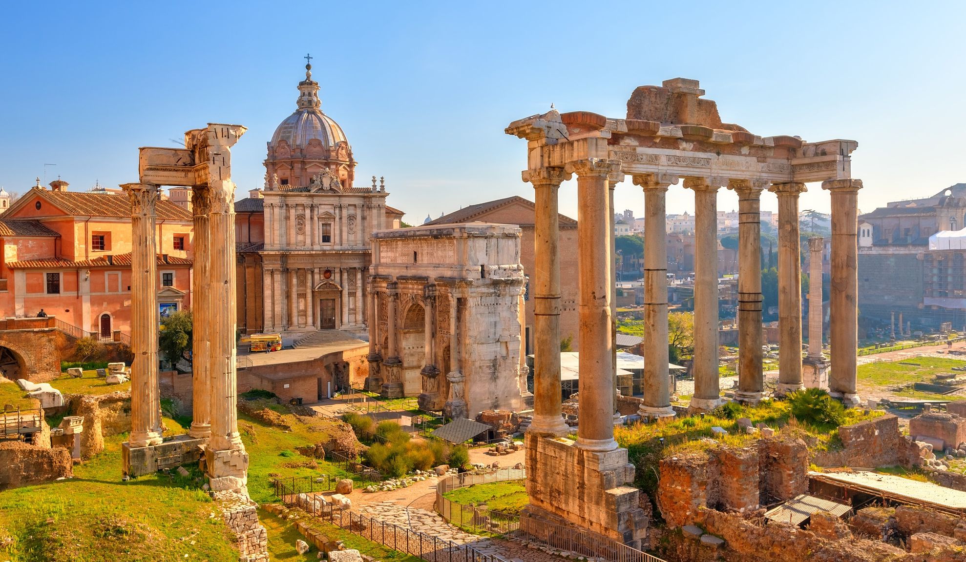 Un vulcan adormit de lângă Roma dă semne că revine la viaţă. Când ar putea erupe