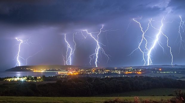 S-a pornit o furtună şi peste 800 de persoane au simţit că nu mai pot respira. E fără precedent!