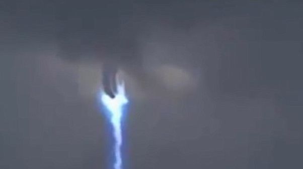 "Un OZN aterizează pe Pământ printr-o gaură de vierme". Clipul VIRAL pe care NASA nu vrea să-l vezi