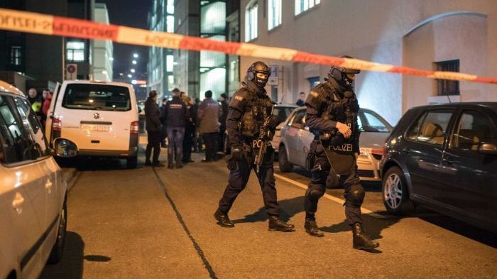 Autorul atacului armat dintr-o moschee din Zurich era elveţian și nu avea legături islamiste