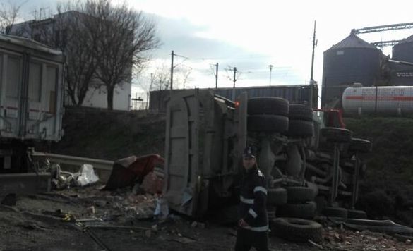 Trafic întrerupt pe Autostrada Soarelui din cauza unui accident de circulaţie 