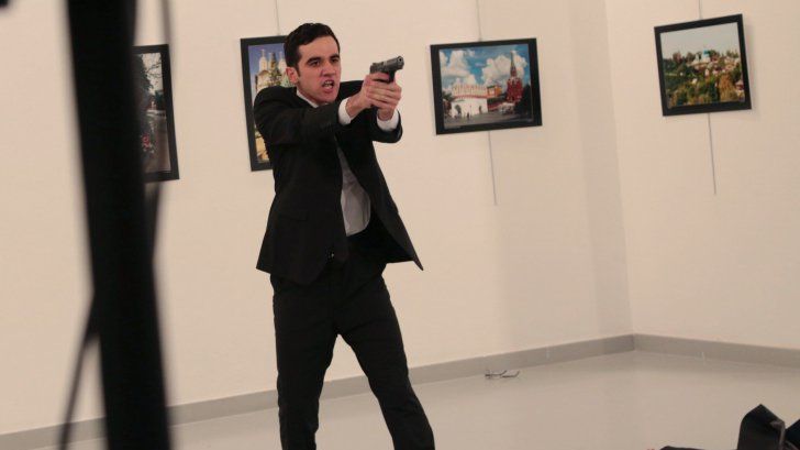 Mesajul HALUCINANT strigat de asasinul ambasadorului rus în Turcia: "Allahu akbar...murim..."