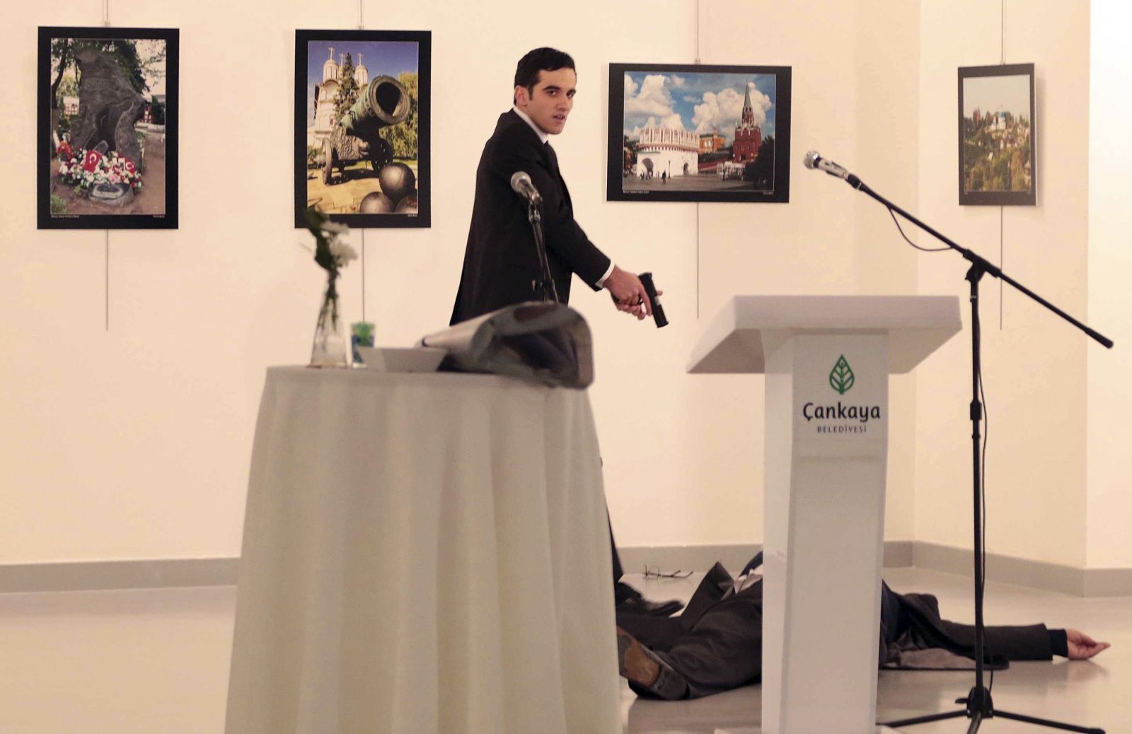Mărturia tulburătoare a jurnalistului AP care a fotografiat asasinatul din Ankara