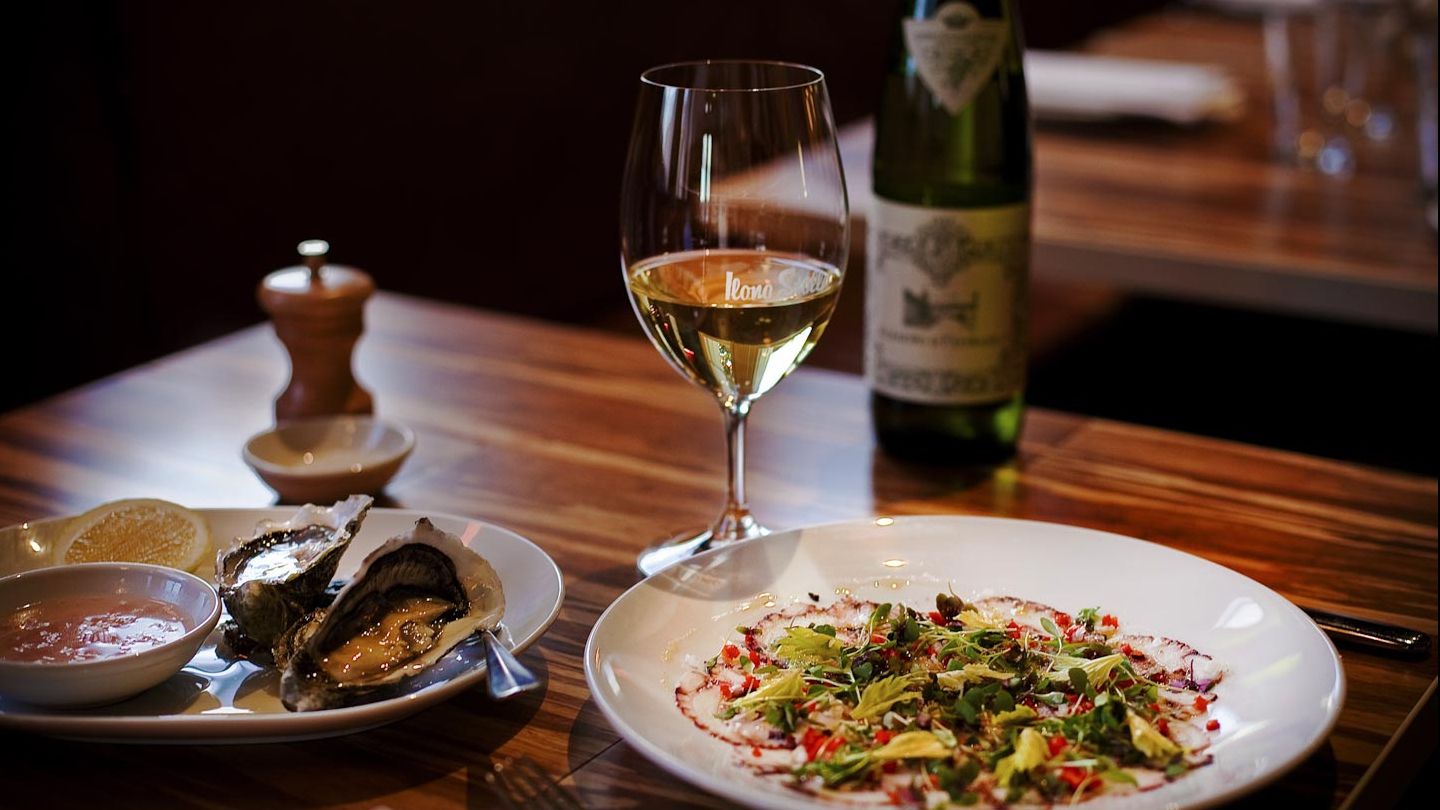 Eurostat: Românii nu-și permit să iasă în oraș