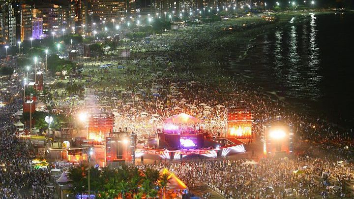 Revelion pe plaja Copacabana. Brazilienii se pregătesc pentru două milioane de turişti