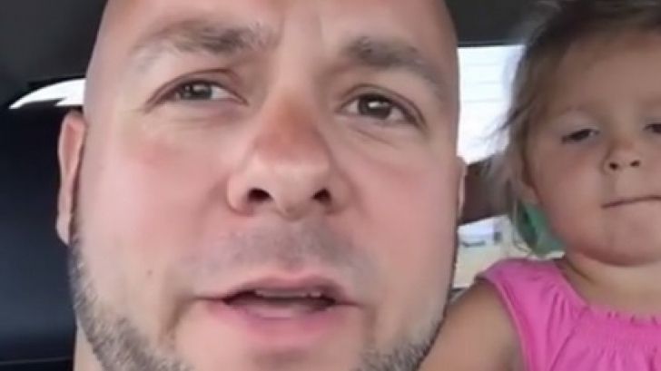 Şi-a dus copiii în parc, dar ce a văzut acolo l-a făcut să-i închidă în maşină.Ziua-n amiaza mare...
