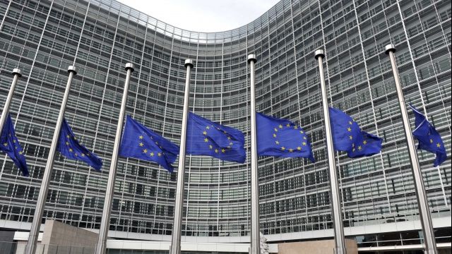 Critici dure la adresa Comisiei Europene: Instituția, acuzată că favorizează interesele Rusiei