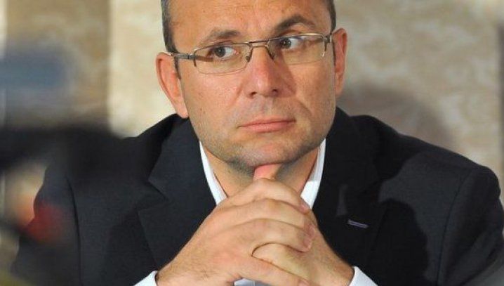 Retrospectivă politică 2016. Cozmin Guşă: "Liviu Dragnea - premiant, Victor Ponta - repetent"