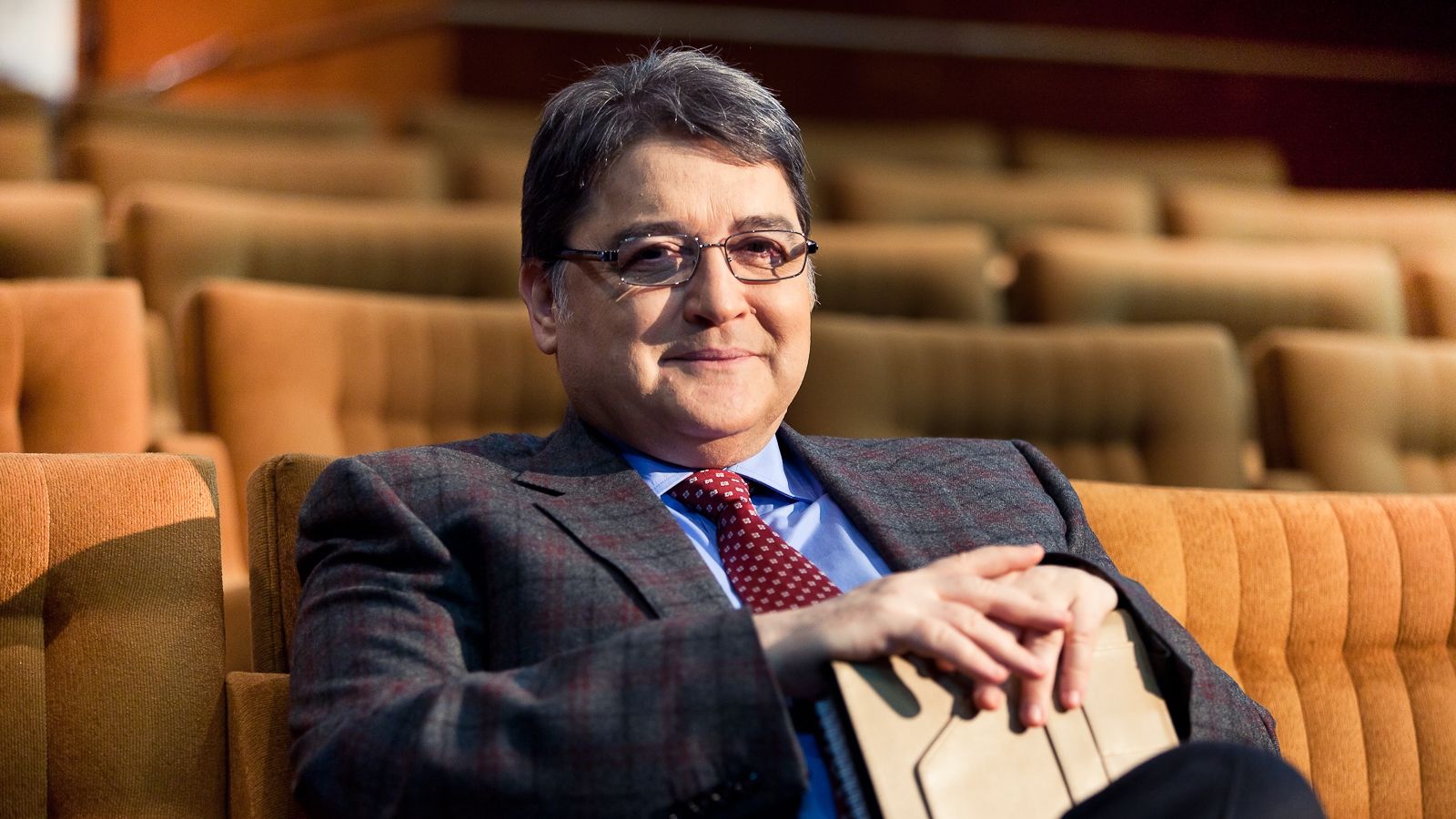 România nu are de gând să-l retrimită prea curând pe Emil Hurezeanu înapoi la Viena