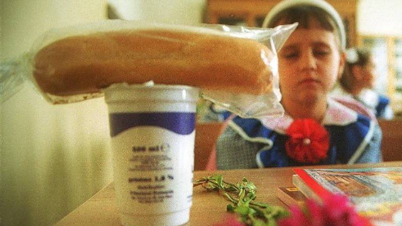 Producătorii de lactate, amendați pentru trucarea de licitaţii în programul Cornul şi Laptele