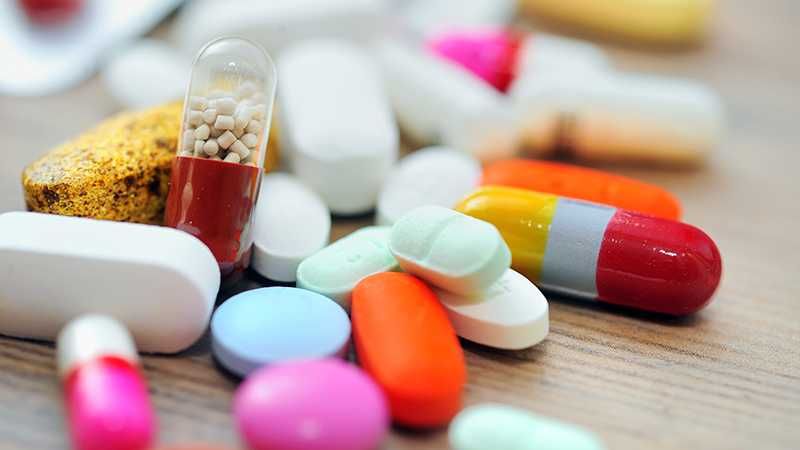 GRAV: Sute de medicamente generice ieftine riscă să dispară de pe piaţa din România