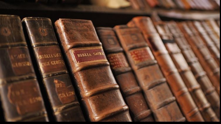 A returnat cartea la bibliotecă după 120 de ani. Amenda pentru întârziere, cât prețul unei mașini