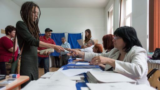 SONDAJ IRES. Profilul votanţilor la parlamentare. Câţi tineri 18-24 de ani ar fi votat cu PSD 