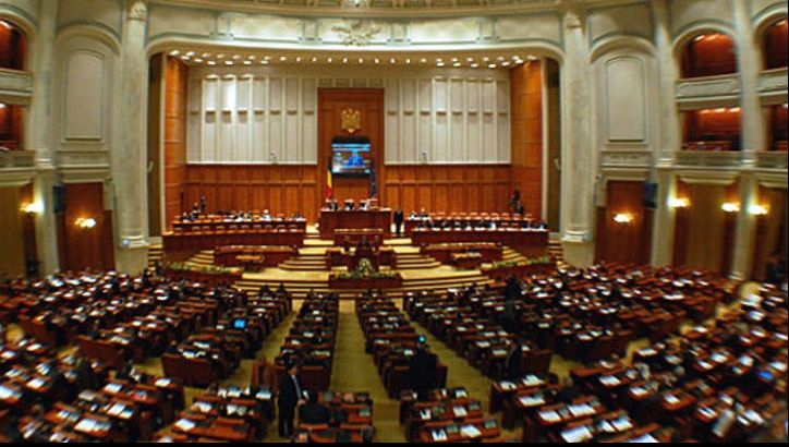 Fără ajutoare sociale pentru cei care refuză un loc de muncă. Proiectul, adoptat de deputaţi