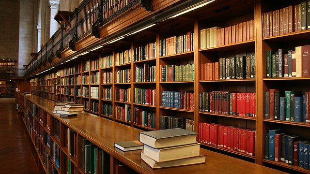 Carte înapoiată la bibliotecă după 100 de ani de la împrumut. Povestea e uluitoare!