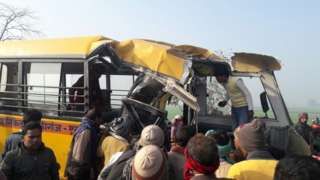 Accident cumplit cu un autobuz şcolar: 15 elevi au murit
