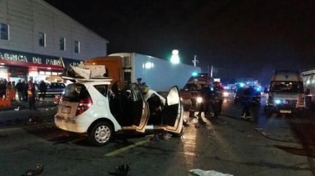 Răsturnare de situaţie în cazul tinerei mame care a intrat cu mașina într-un TIR