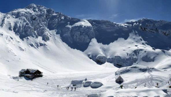 Avertisment pentru cei aflați la munte. Risc mare de avalanșă la Bâlea Lac