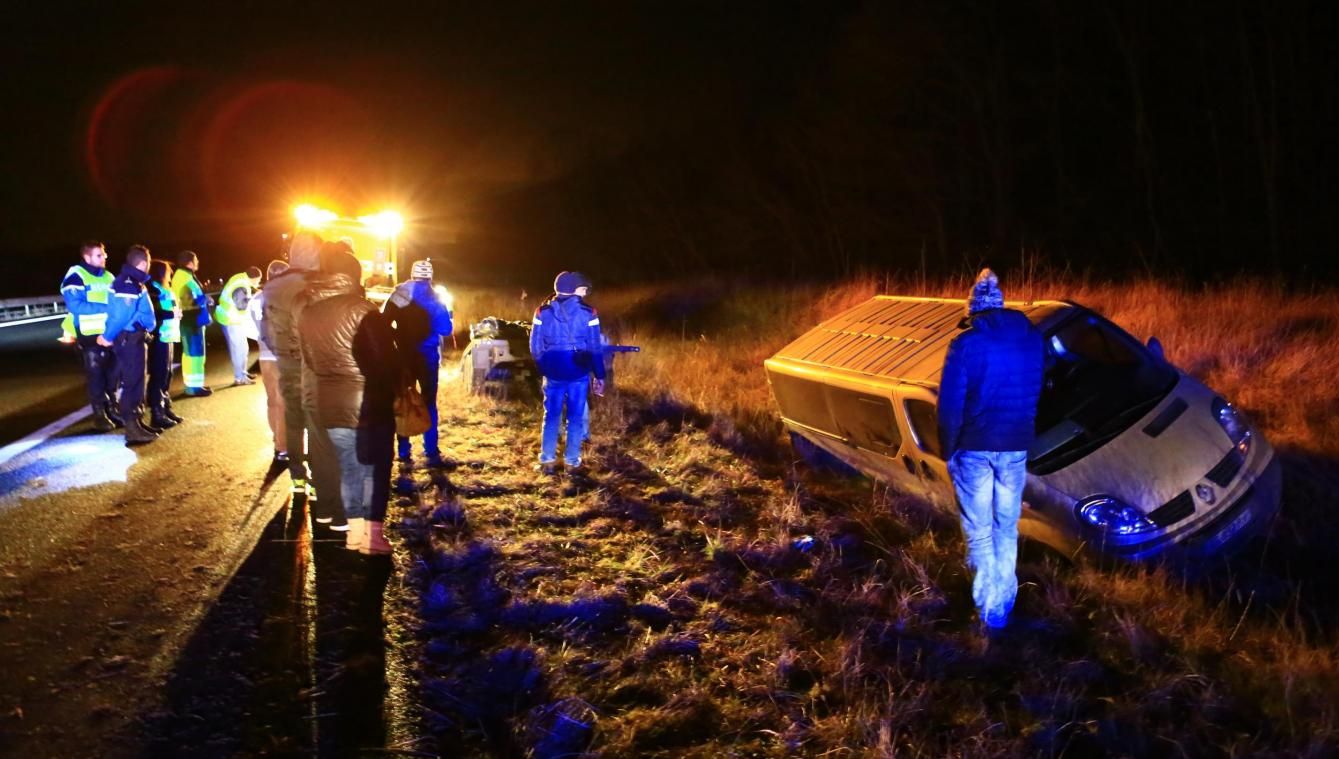 Un microbuz din România cu 9 pasageri, accident pe o autostradă din Franța. Starea răniților
