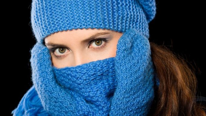 Îţi ţii fularul peste gură şi nas când e ger? Nu mai face asta! Este mai periculos decât crezi