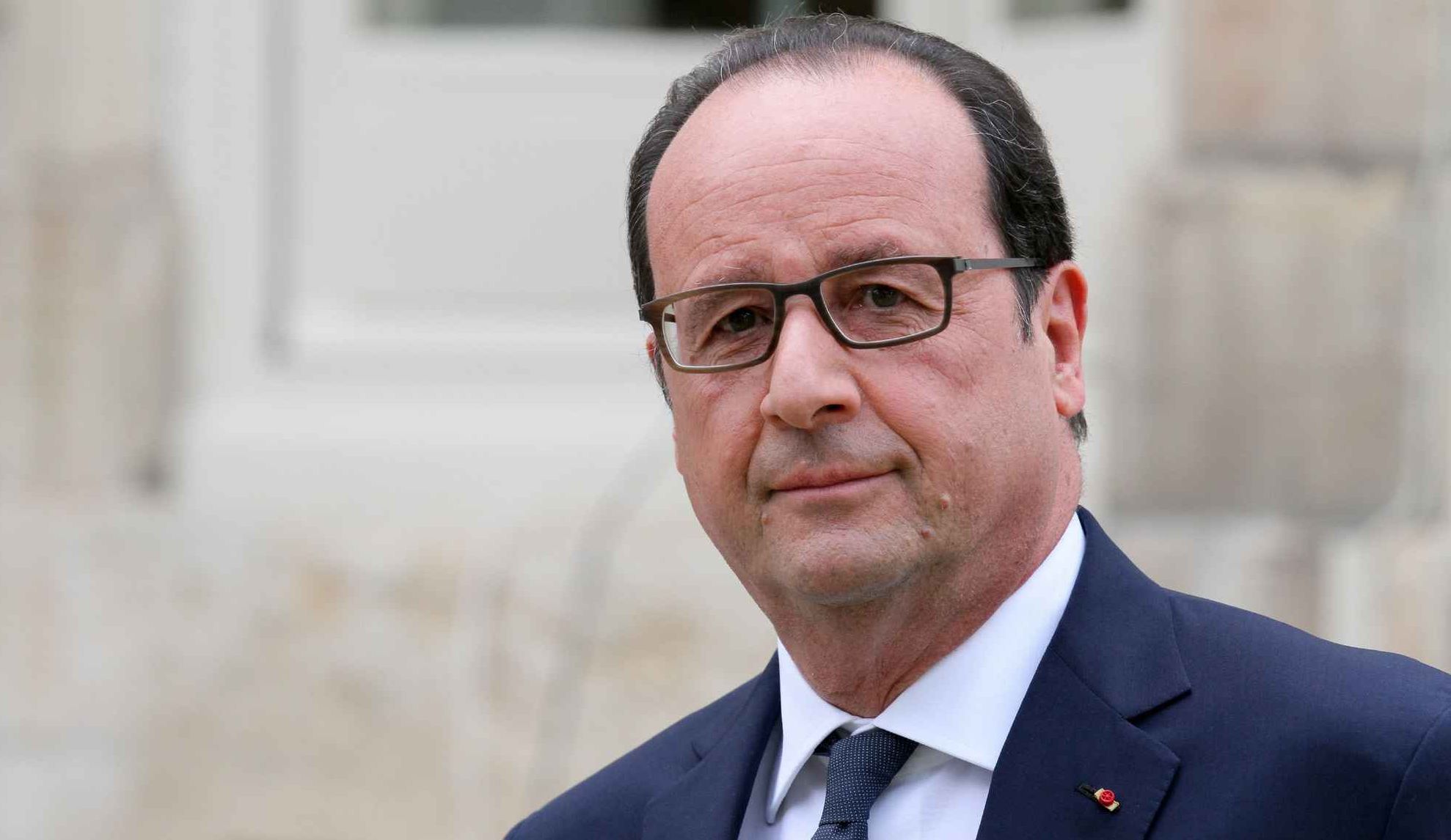 Hollande promite 'justiție', după violenţe urbane declanşate de violul unui tânăr de către poliţişti