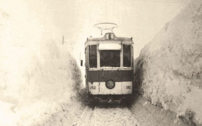 Imagini de la marele viscol din '54. Cea mai cruntă iarnă din Bucureşti. Cum se făcea deszăpezirea?