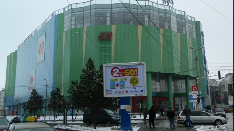 Ameninţare cu bombă într-un mall din Botoşani 