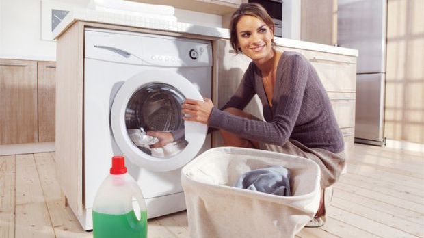 Aruncă o aspirină în maşina de spălat! Motivul te va lăsa fără cuvinte