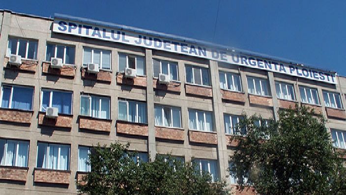 Un tânăr de 15 ani a ajuns la spital după ce a fost lovit de un indicator rutier la Ploieşti