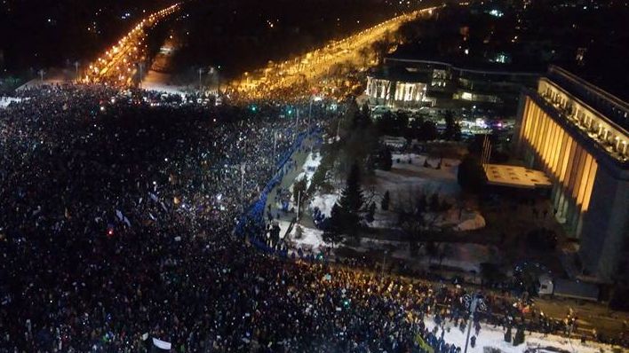 Fotografiile FABULOASE care arată adevăratele proporţii ale protestului de la Guvern