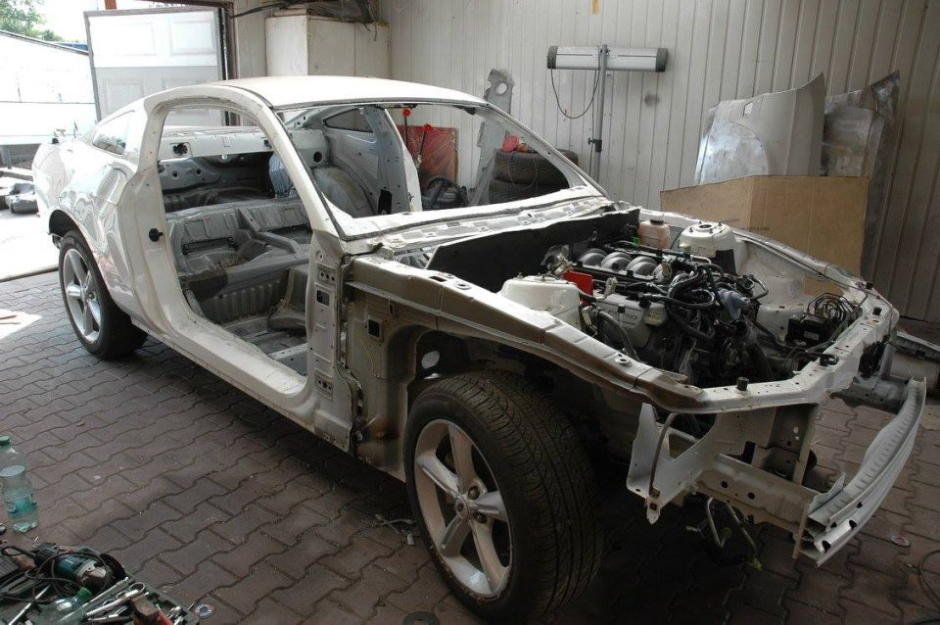 Şi-a tăiat maşina în două şi a inventat un nou model. Toţi au întors capul după el pe stradă