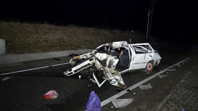 Tragedie cumplită pe şosea: doi morţi şi trei răniţi 