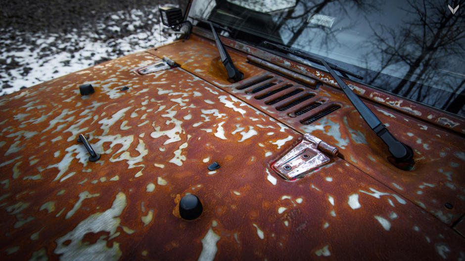 Este cea mai RUGINITĂ maşină din lume, dar costă o avere. Secretul e uluitor. SUV de colecţie